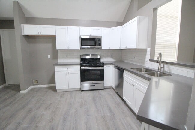 Photo - 12323 Guernsey Dr