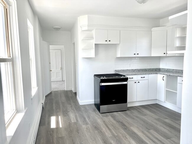 Building Photo - 17 Church St Unit 2