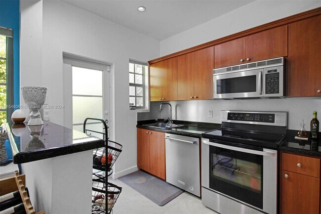 901 3rd St Unit 3