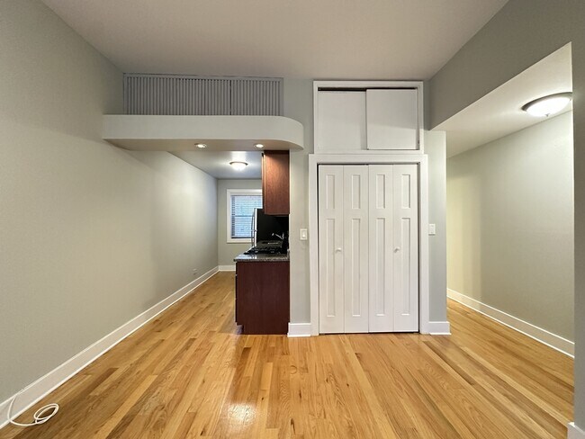 Photo - 1524 N Dearborn Pky Unit 4A