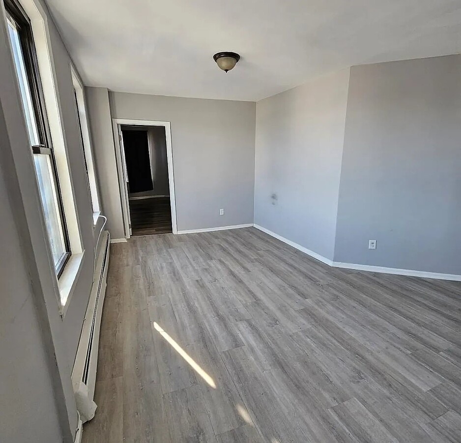 Photo - 352-354-354 New Brunswick Ave Unit 352-5