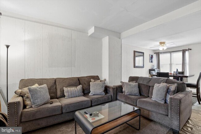 Building Photo - 1617 S Newkirk St