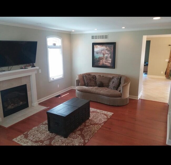 Photo - 799 N Holbrook St