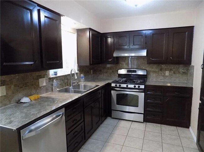 Photo - 8402 Leesburg Cir