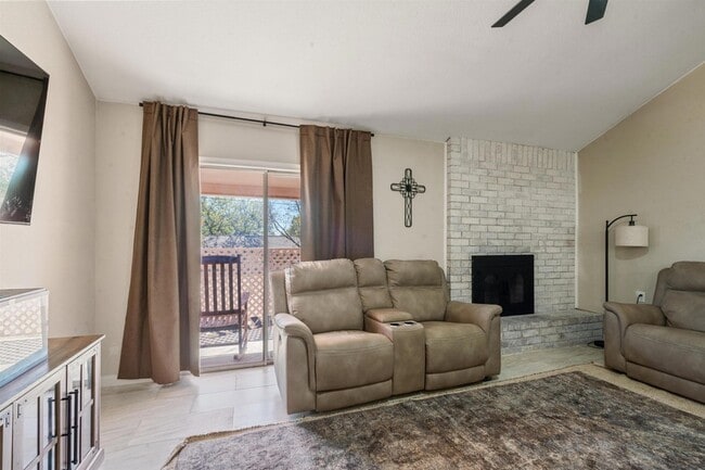 Photo - 131 Northill Dr