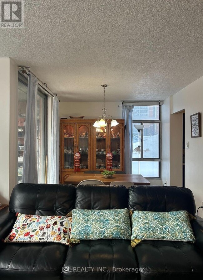 Photo - 1701 McCowan Rd Unité Suite A