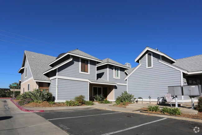 Photo - Amesbury Court Apartments