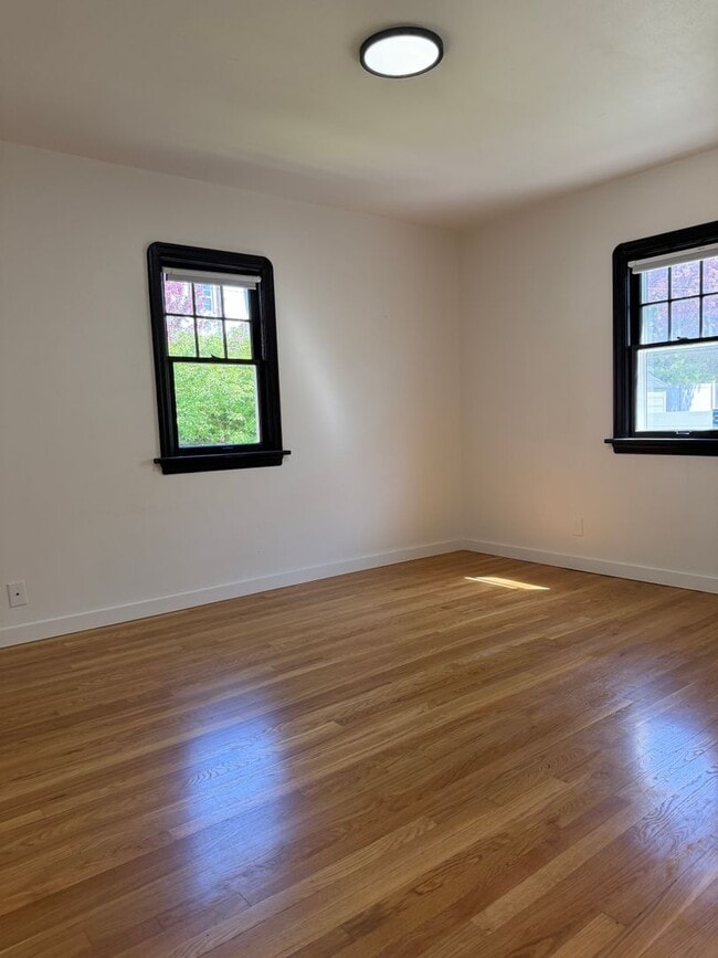 Photo - 5 Bedroom 3 Bathroom Southhill Home for Rent