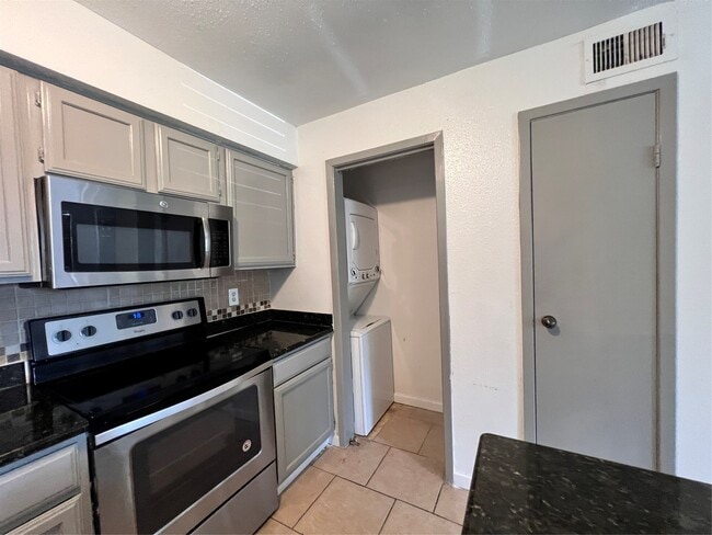 Photo - 3900 Woodchase Dr Unidad 101