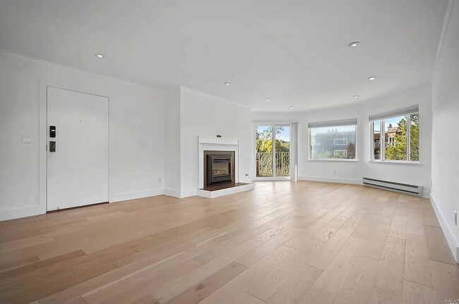 Building Photo - Beautifully updated Seminary Condo near Ri... Unit 2F