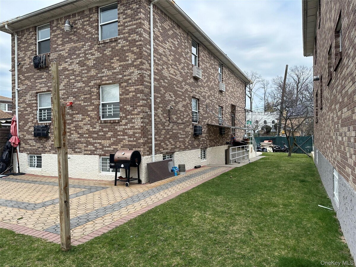 Photo - 83-14 Homelawn St