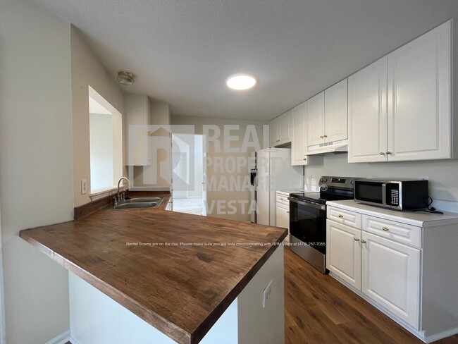 Photo - 425 Ashville Dr