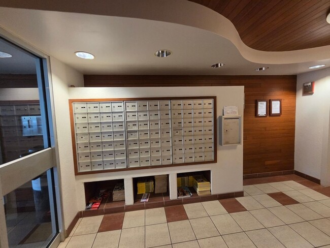 Photo - Conveniently located 1 bedroom, 1 bath & 1 parking in Punchbowl Unidad 606