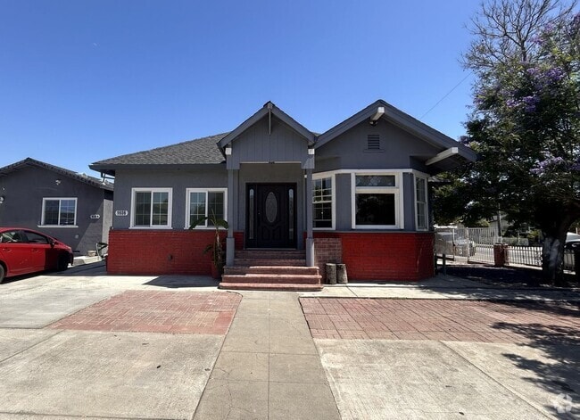 Building Photo - 1606 E San Fernando St Rental