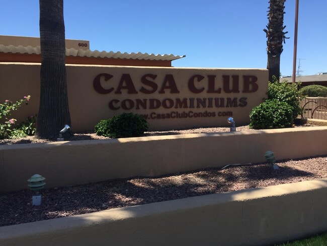 Building Photo - 1810 E Blacklidge Dr