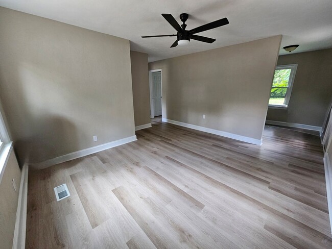 Photo - Nice three bedroom one bath