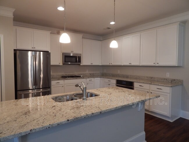 Photo - 408 Senate St