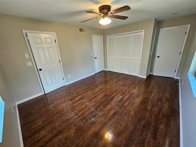 Photo - 9811 95th St N