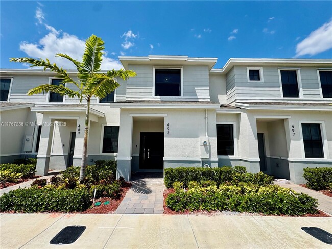Photo - 493 NE 12th St Townhome