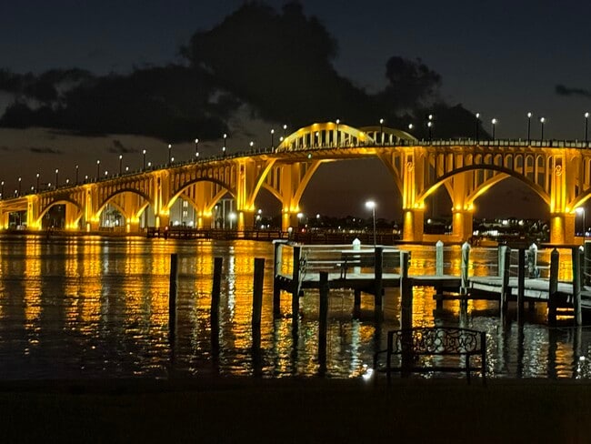 Building Photo - 1224 S Peninsula Dr Unit 408