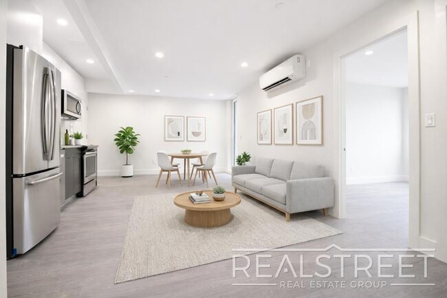 Photo - Spacious Penthouse 1 Bed with Private Roof Deck & Terrace! Unidad 4F