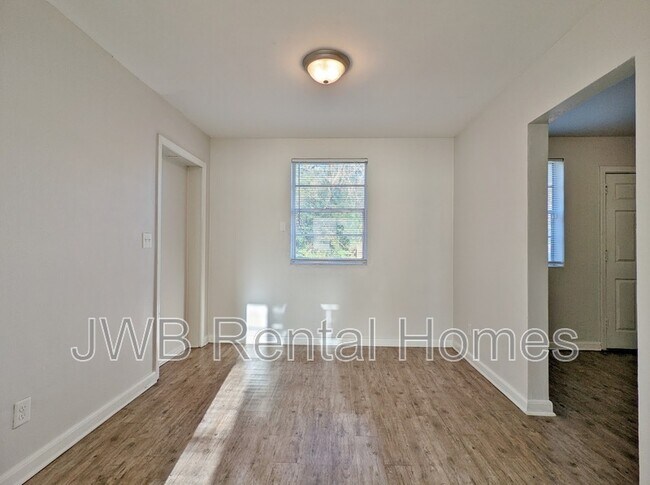 Photo - 2802 Justina Rd