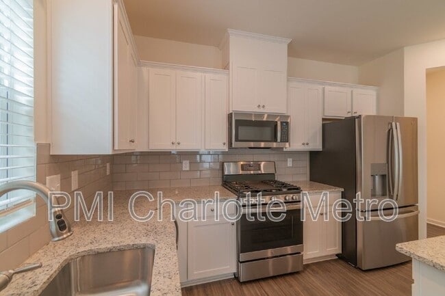 Photo - 7139 Bentz St