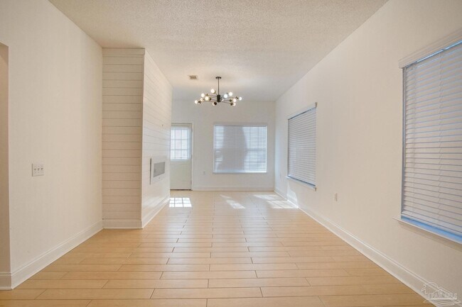 Photo - 1200 Jasper St