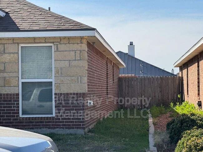 Photo - 708 E 97th St