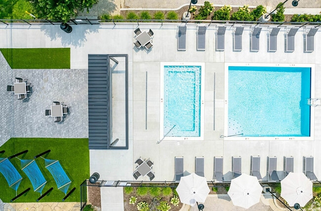 Vista aérea de la piscina
