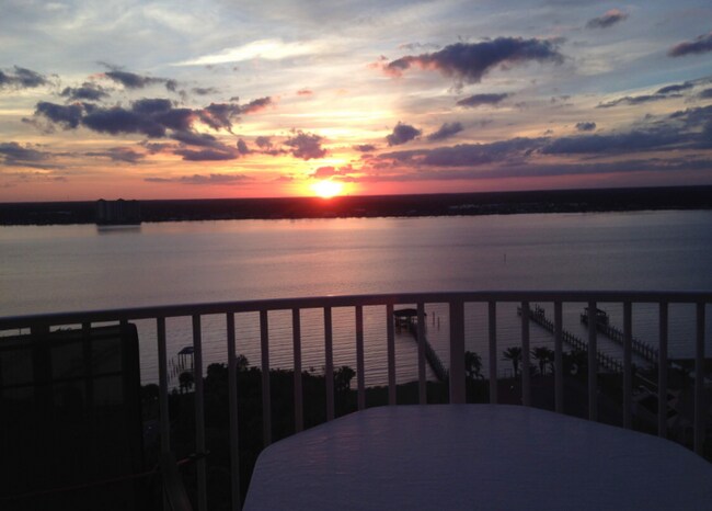 Photo - 2 Oceans W Blvd