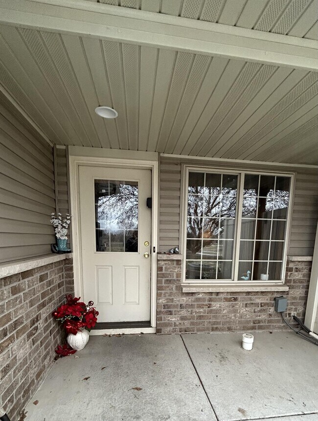 Photo - 860 Independence Dr