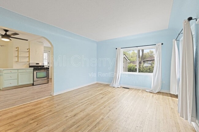 Photo - 156 S Newton St