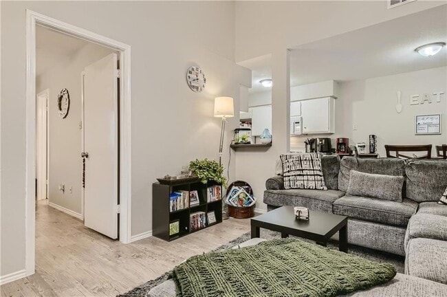 Photo - 2126 Redwing Way