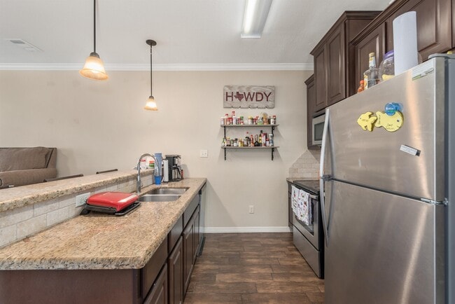 Photo - 102 Live Oak St