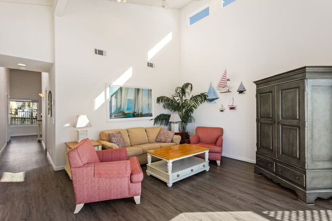 Building Photo - 1317 S Pacific St Rental