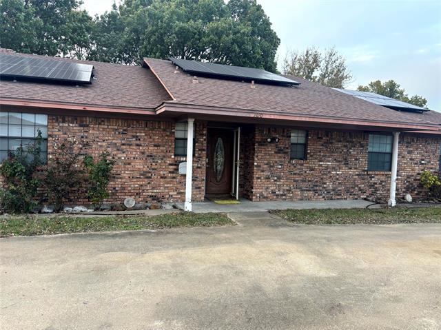 Photo - 100 Yorkshire Dr