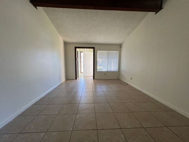 Photo - Lovely Duplex Next To Dining, Shopping, and More.