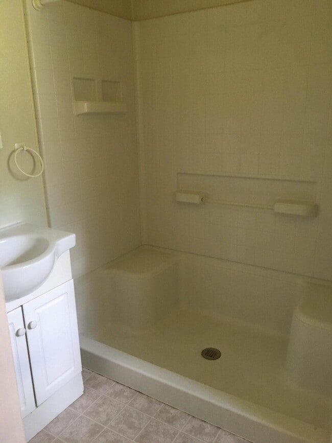 Photo - 211 Griffith Ave E