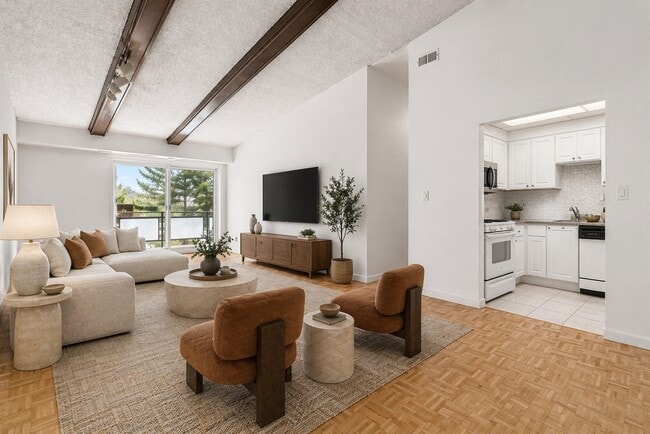 Building Photo - 57 Broadlawn Park Unit 11B