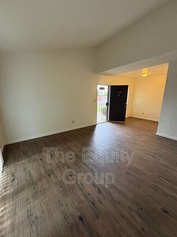 Photo - 1400 W Elowin Ave