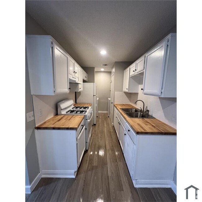 Building Photo - 307_MH-21 Unit B Rental