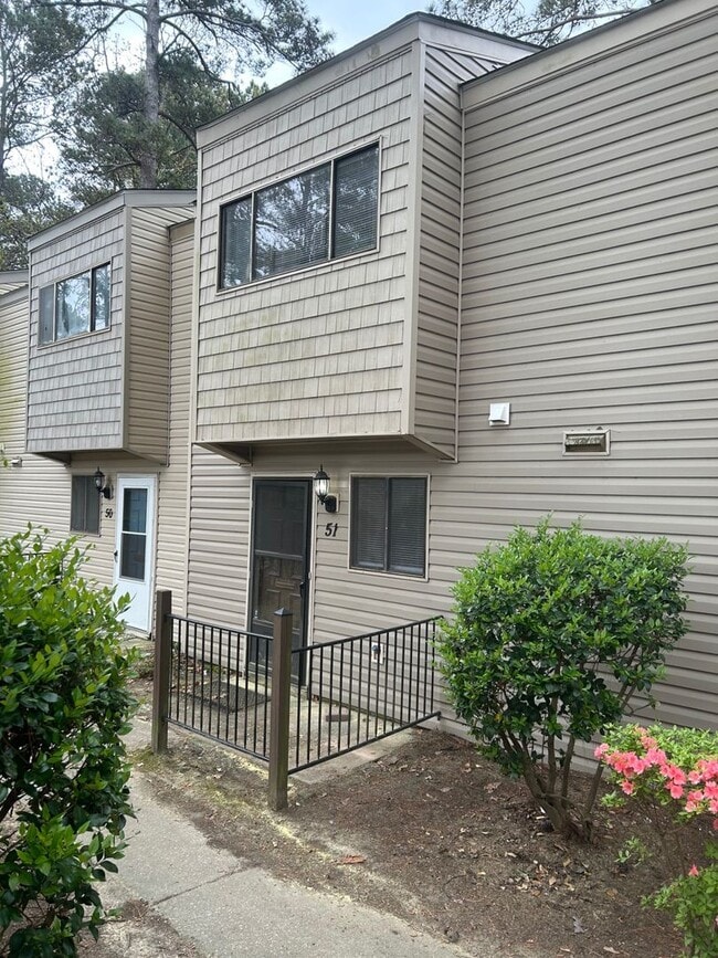 Building Photo - 240 Jamil Rd Unit 240-51 Jam