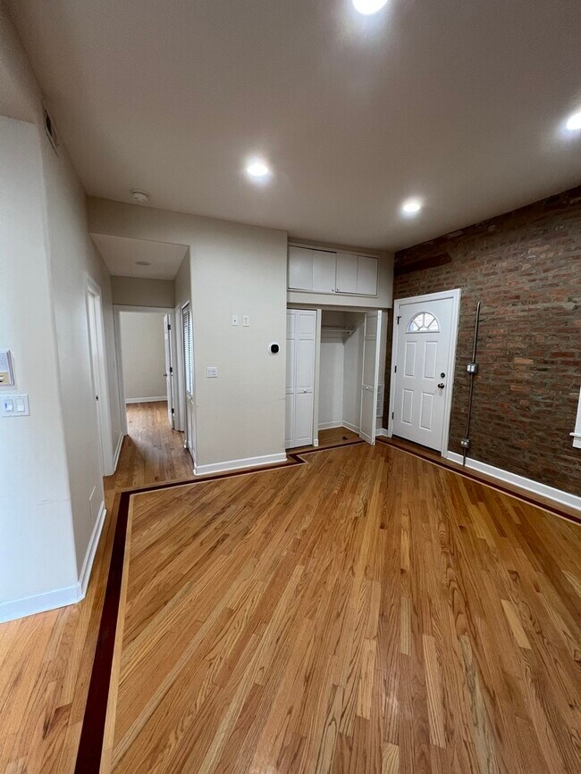 Photo - 2318 W Augusta Blvd