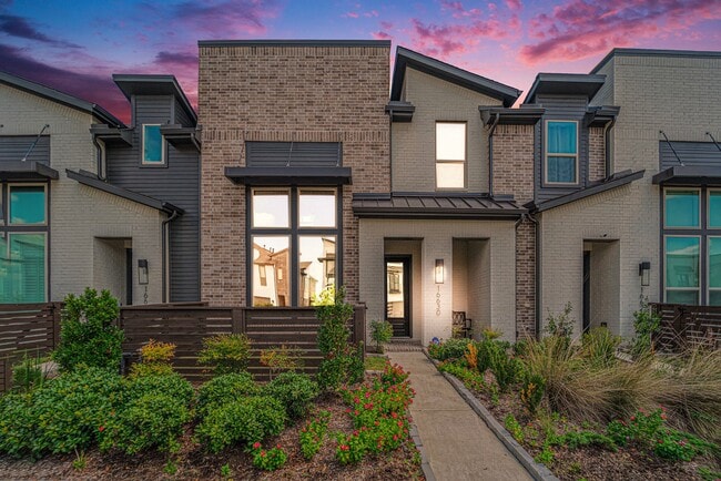Photo - 16630 Lake Austin St
