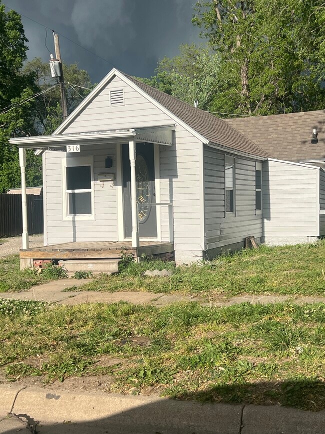 Building Photo - 316 S Plum St