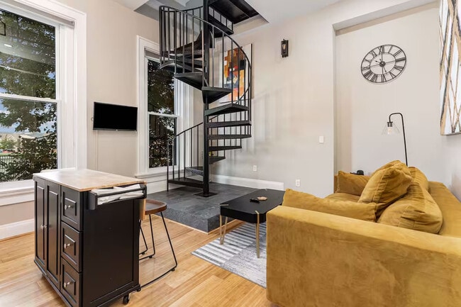 Photo - 440 Hopkins St