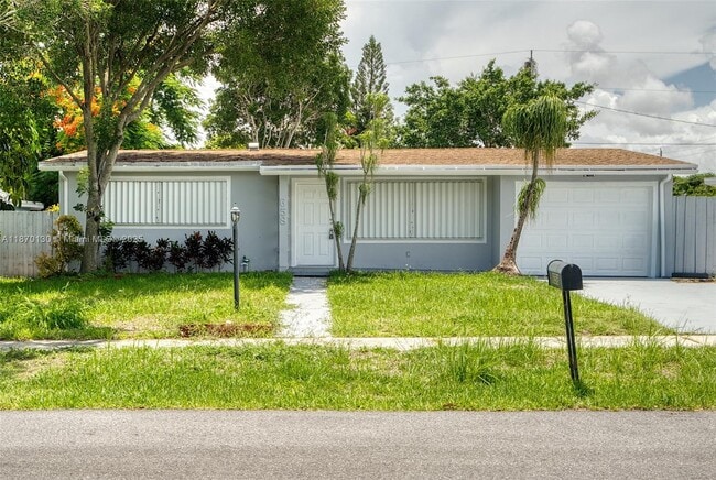 Building Photo - 658 SW 1st Ct Rental