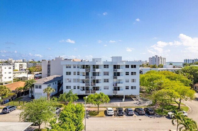 1990 Marseille Dr Unit 402