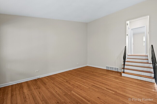 Photo - 327 E Lake St